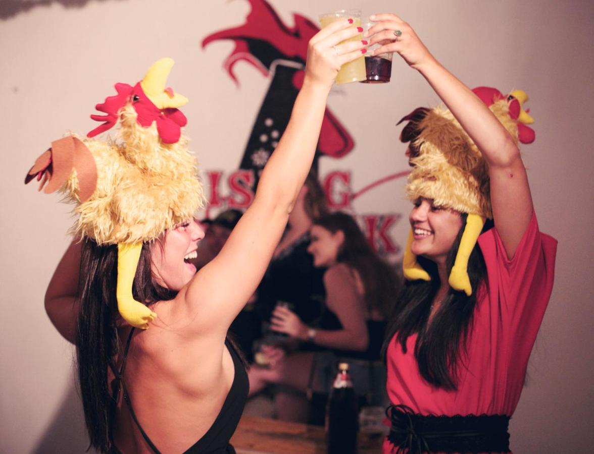 Rising Cock Party Hostel Лагуш Экстерьер фото